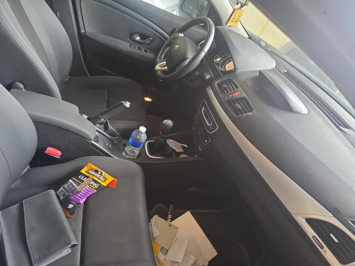 Renault Megane III Berline 1.4 16V TCe 130 Sloopvoertuig (2010, Zwart)