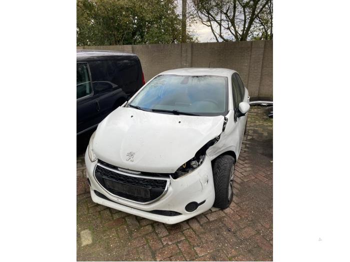 peugeot-208-i-1-4-hdi-sloopvoertuig-2013-wit-maresia-parts