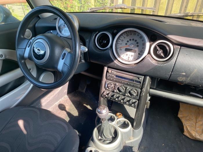 BMW Mini One/Cooper 1.6 16V One Sloopvoertuig (2001, Zwart)