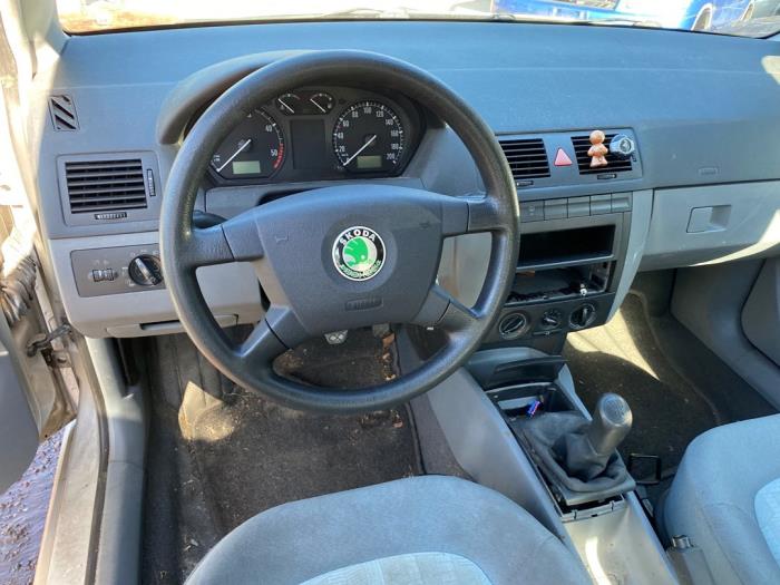 Skoda Fabia 1.9 SDi Sloopvoertuig (2000, Grijs)