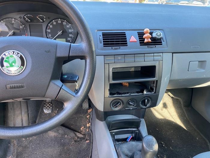 Skoda Fabia 1.9 SDi Sloopvoertuig (2000, Grijs)