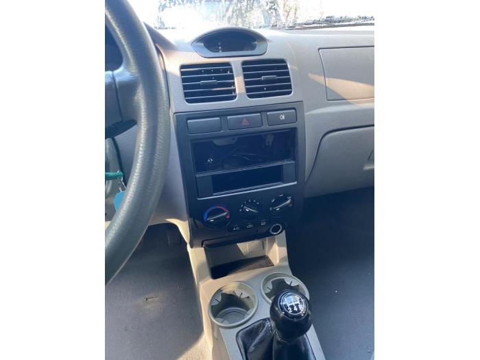 Kia Rio 1.3 Sloopvoertuig (2005, Zwart)