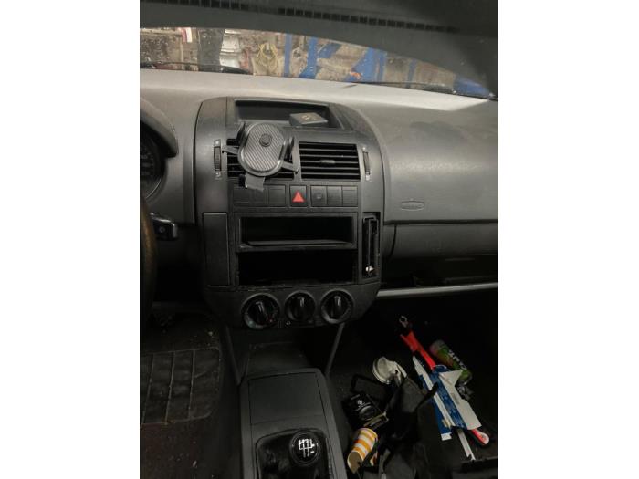 Volkswagen Polo IV 1.2 Sloopvoertuig (2003, Zwart)