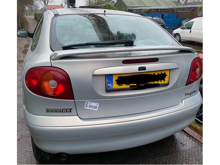 Renault Megane Coupé 1.6 16V Sport Sloopvoertuig (2001, Grijs)