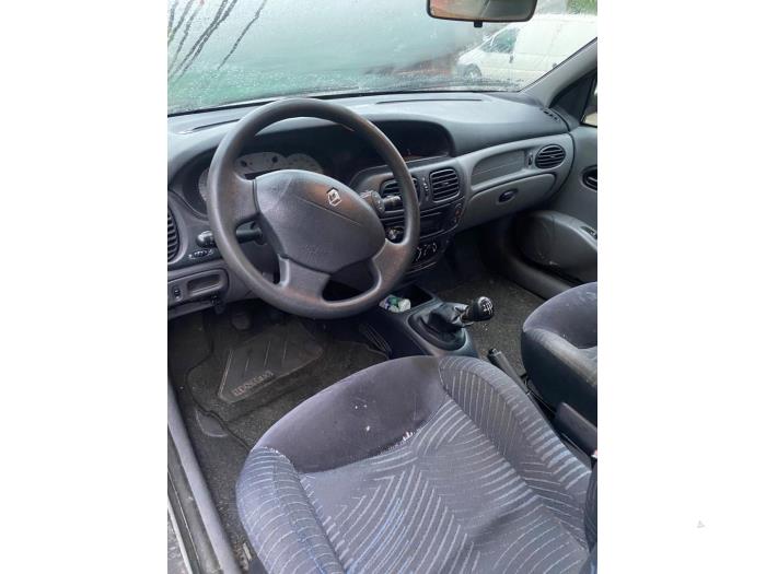 Renault Megane Coupé 1.6 16V Sport Sloopvoertuig (2001, Grijs)