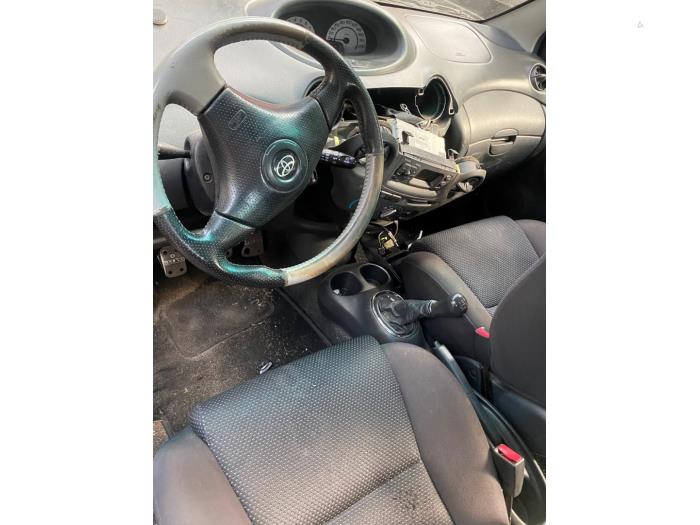 Toyota Yaris 1.5 T Sport 16V VVT-i Sloopvoertuig (2002, Zwart)