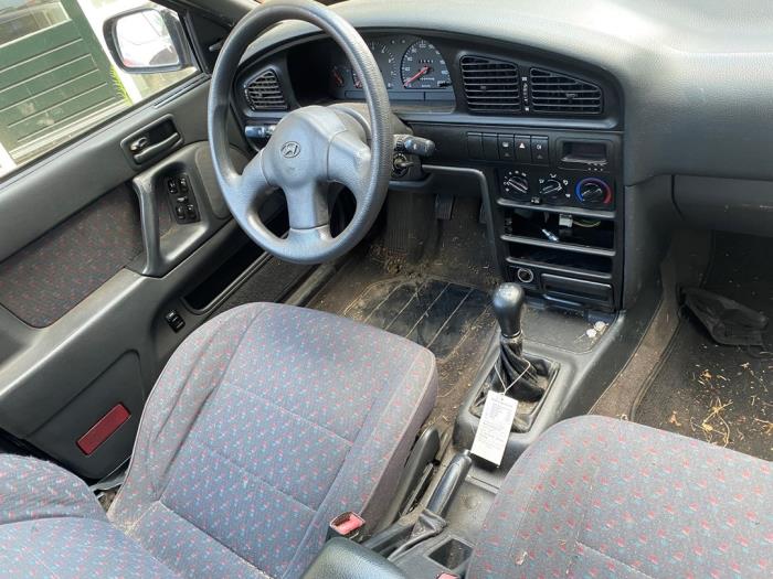 Hyundai Lantra/Elantra I 1.5i GL,GLS 8V Sloopvoertuig (1995, Zwart)