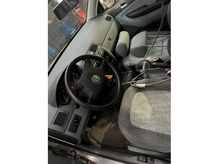 Skoda Fabia 1.4i Sloopvoertuig (2000, Grijs)