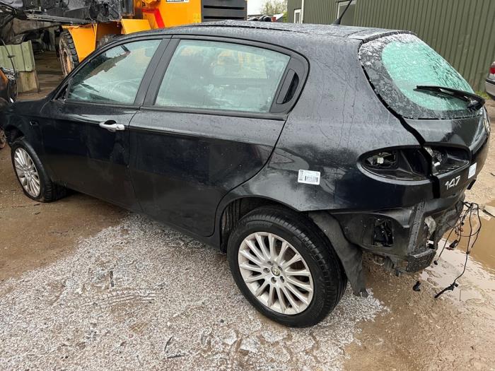 Alfa Romeo 147 2.0 Twin Spark 16V Sloopvoertuig (2008, Zwart)