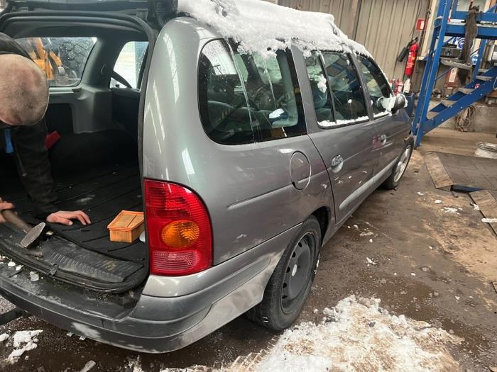 Renault Megane Break/Grandtour 1.6 16V RXE,RXT Sloopvoertuig (2001, Grijs)