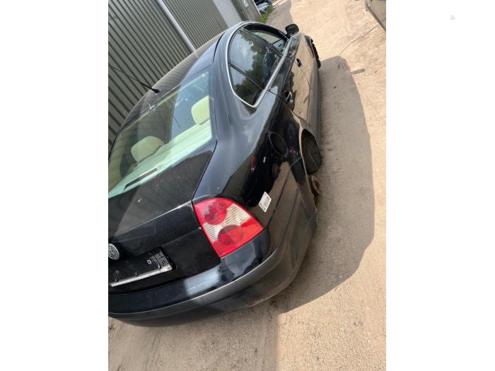 Volkswagen Passat 1.6 Sloopvoertuig (2002, Zwart)