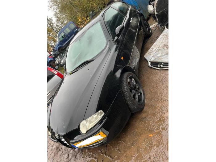 Alfa Romeo 147 1.6 HP Twin Spark 16V Sloopvoertuig (2002, Zwart)