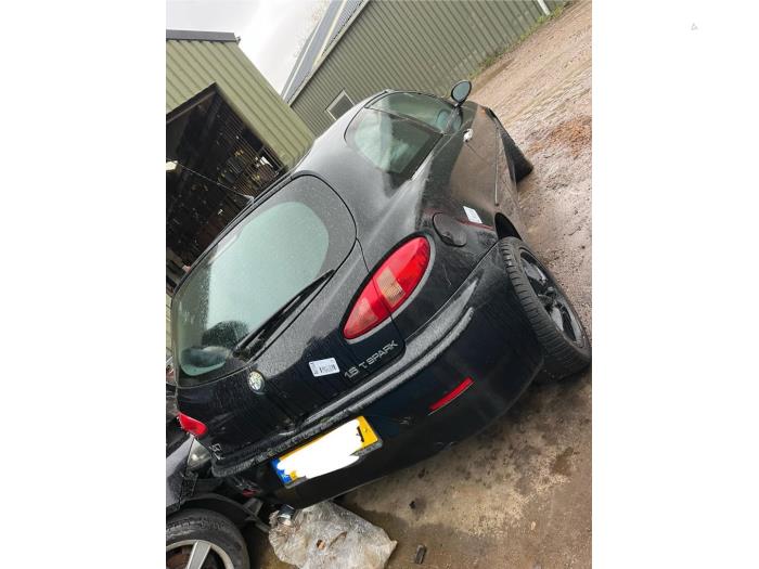 Alfa Romeo 147 1.6 HP Twin Spark 16V Sloopvoertuig (2002, Zwart)