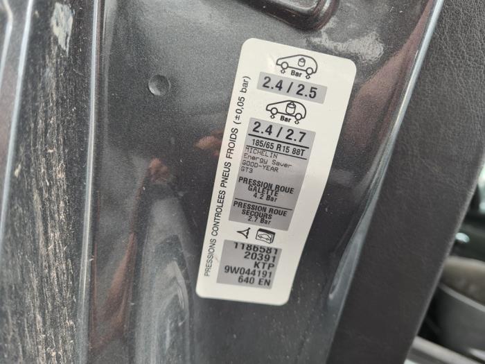 Peugeot 207 SW 1.4 Sloopvoertuig (2009, Grijs)