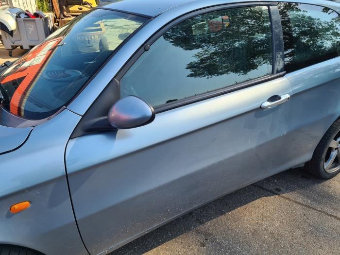 Alfa Romeo 147 1.6 Twin Spark 16V Sloopvoertuig (2002, Licht, Blauw)