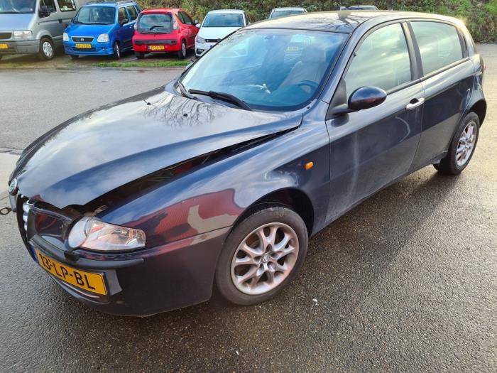 Alfa Romeo 147 1.6 HP Twin Spark 16V Sloopvoertuig (2003, Blauw)