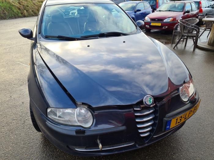 Alfa Romeo 147 1.6 HP Twin Spark 16V Sloopvoertuig (2003, Blauw)