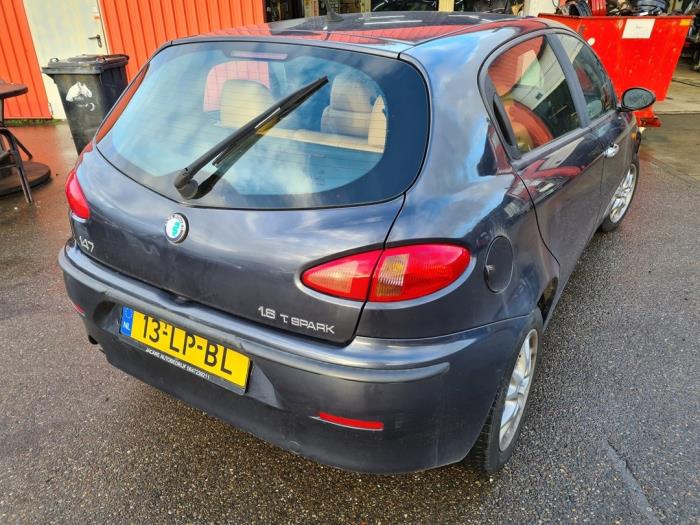 Alfa Romeo 147 1.6 HP Twin Spark 16V Sloopvoertuig (2003, Blauw)