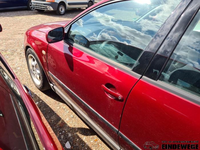 Volkswagen Passat 2.3 VR5 Sloopvoertuig (1999, Rood)
