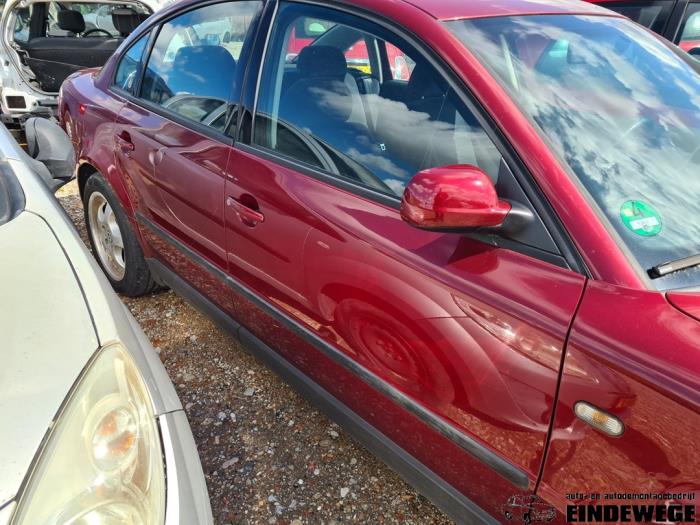Volkswagen Passat 2.3 VR5 Sloopvoertuig (1999, Rood)