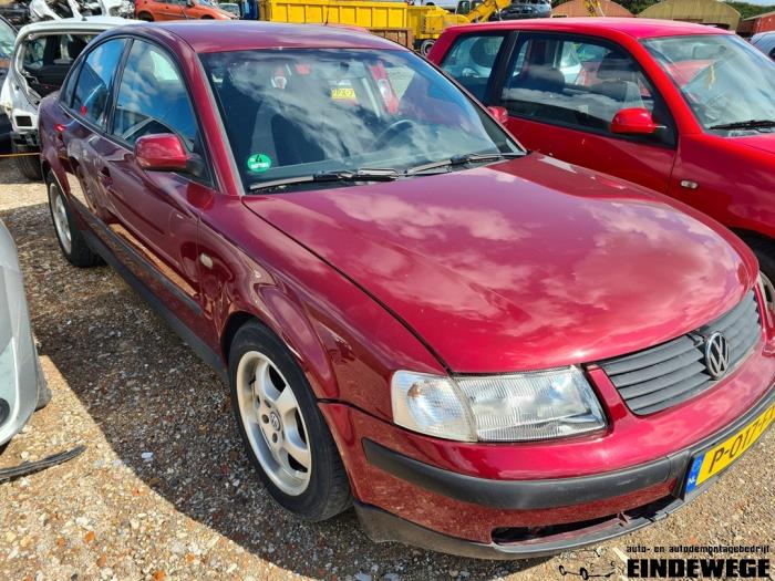Volkswagen Passat 2.3 VR5 Sloopvoertuig (1999, Rood)