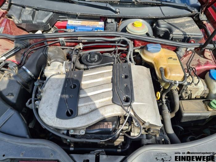 Volkswagen Passat 2.3 VR5 Sloopvoertuig (1999, Rood)
