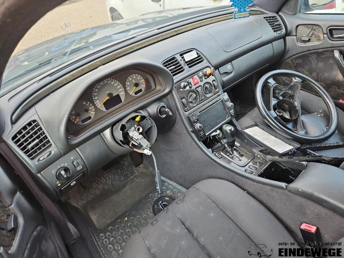 Mercedes CLK 2.0 200K Evo 16V Sloopvoertuig (2002, Zwart)