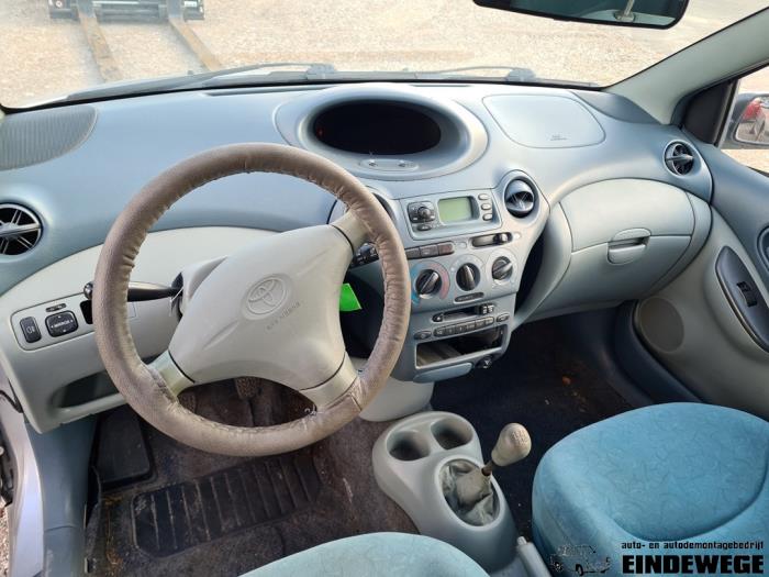Toyota Yaris 1.0 16V VVT-i Sloopvoertuig (1999, Grijs)