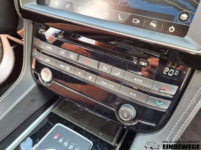 Jaguar F-Pace 2.0 Turbo 16V AWD Sloopvoertuig (2017, Groen)