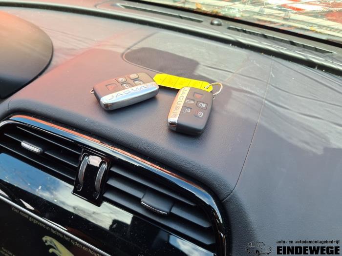 Jaguar F-Pace 2.0 Turbo 16V AWD Sloopvoertuig (2017, Groen)