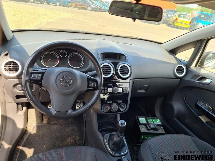 Opel Corsa D 1.4 Euro 5 Sloopvoertuig (2010, Wit)