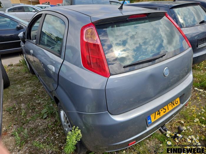 Fiat Grande Punto 1.4 16V Sloopvoertuig (2006, Grijs)