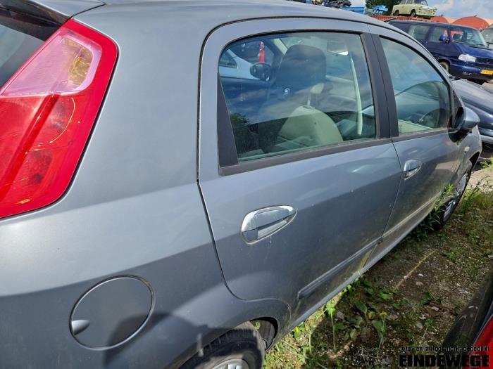 Fiat Grande Punto 1.4 16V Sloopvoertuig (2006, Grijs)