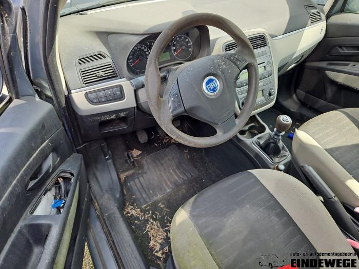 Fiat Grande Punto 1.4 16V Sloopvoertuig (2006, Grijs)