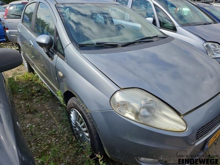 Fiat Grande Punto 1.4 16V Sloopvoertuig (2006, Grijs)