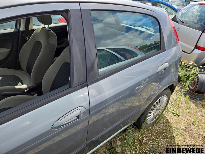 Fiat Grande Punto 1.4 16V Sloopvoertuig (2006, Grijs)