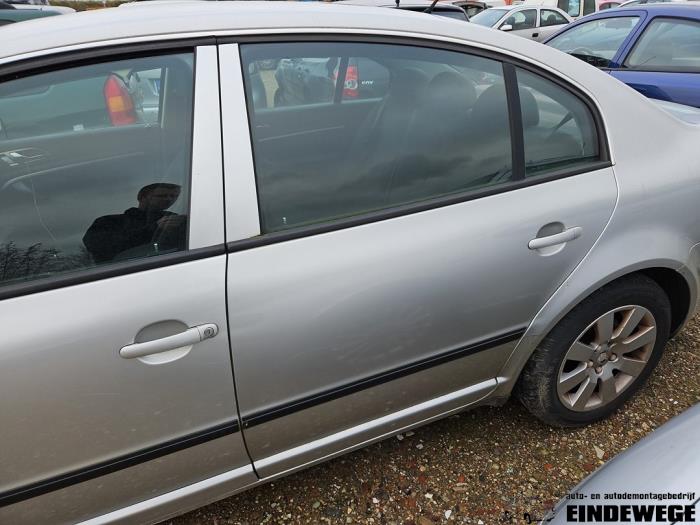 Skoda Superb 1.8 20V Turbo Sloopvoertuig (2002, Grijs)