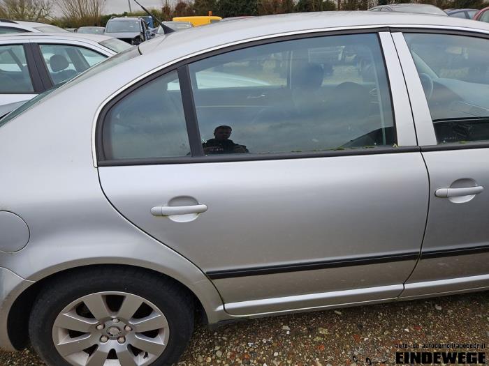 Skoda Superb 1.8 20V Turbo Sloopvoertuig (2002, Grijs)