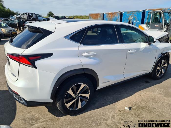 Lexus NX I 300h 2.5 16V 4x4 Sloopvoertuig (2018, Wit)