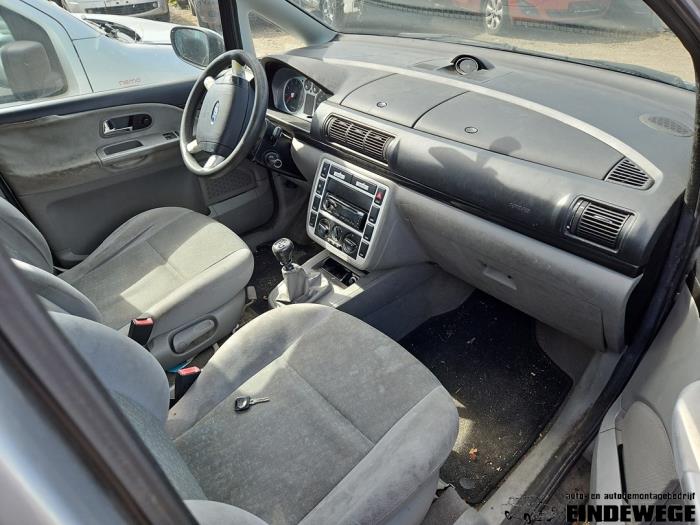 Ford Galaxy 2.0 Sloopvoertuig (2004, Grijs)