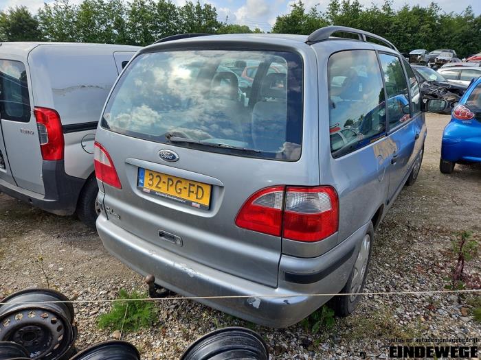 Ford Galaxy 2.0 Sloopvoertuig (2004, Grijs)
