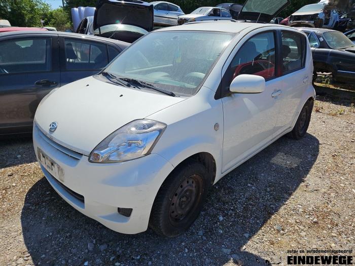 Daihatsu Sirion 2 1.0 12V DVVT Sloopvoertuig (2012, Wit)