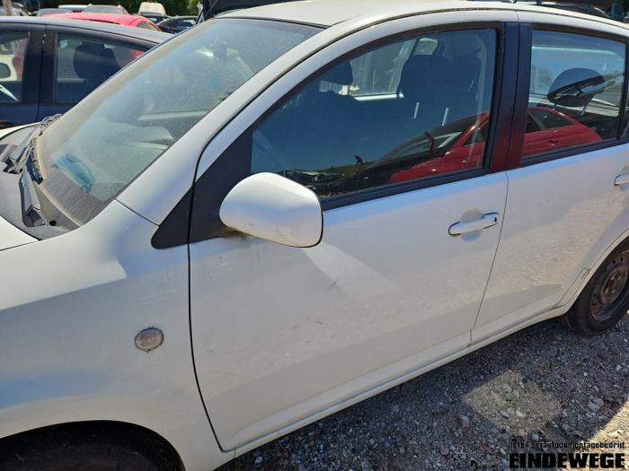 Daihatsu Sirion 2 1.0 12V DVVT Sloopvoertuig (2012, Wit)