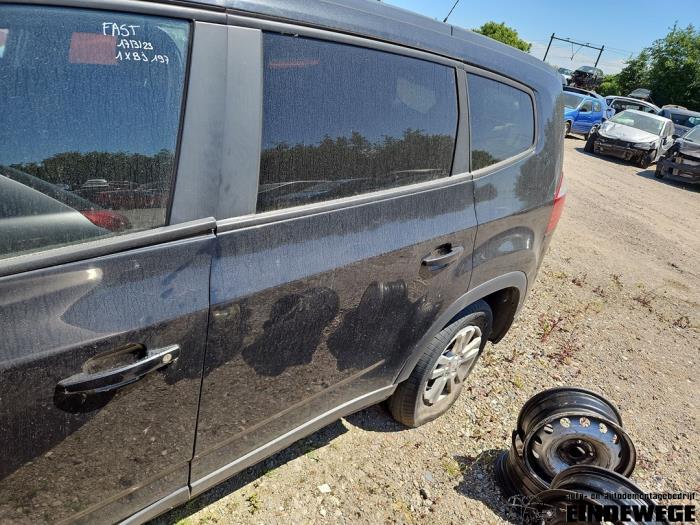 Chevrolet Orlando 2.0 D 16V Sloopvoertuig (2012, Carbon, Zwart)