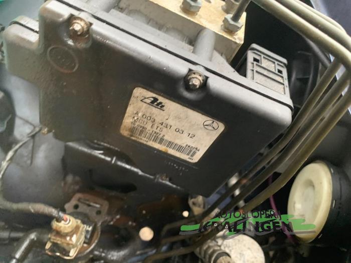 Mercedes CLK 2.0 200 16V Sloopvoertuig (1999, Blauw)