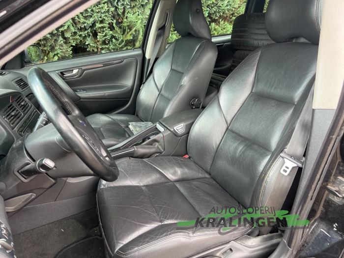 Volvo V70 2.4 D5 20V Sloopvoertuig (2006, Zwart)