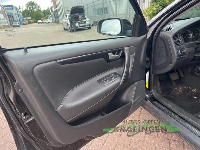 Volvo V70 2.4 D5 20V Sloopvoertuig (2006, Zwart)