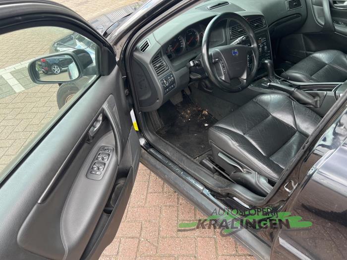 Volvo V70 2.4 D5 20V Sloopvoertuig (2006, Zwart)