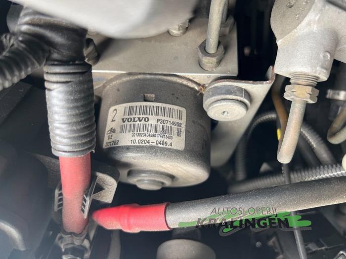 Volvo V70 2.4 D5 20V Sloopvoertuig (2006, Zwart)