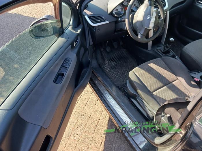 Peugeot 207/207+ 1.6 16V VTRi Sloopvoertuig (2009, Zwart)